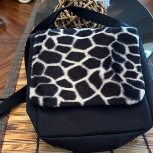 Stylish Black and White Giraffe Patterned Women's Bag